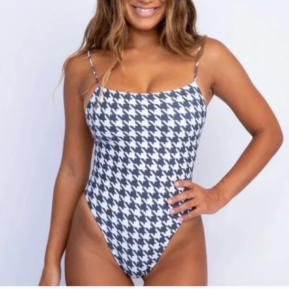 NWT SKATIE RESA one piece swimsuit in trestles size Small